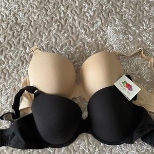 Fruit of the loom t- shirt bras never worn. Black/nude